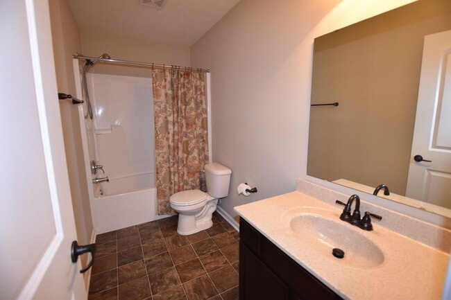 Building Photo - New Palestine 4 Bedroom Home