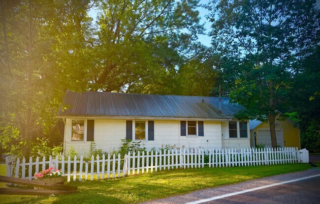 Building Photo - 120 Marble Island Rd