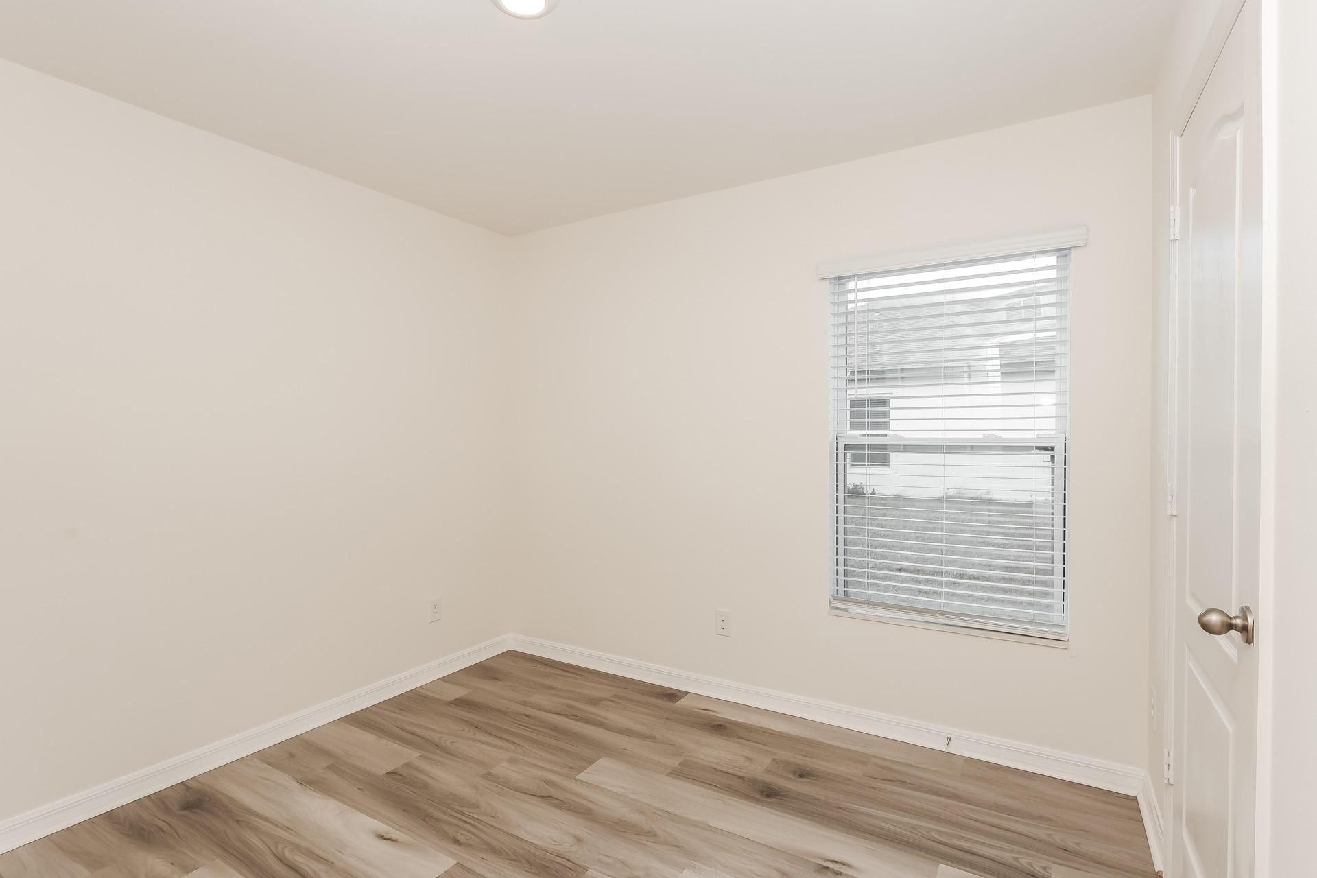 Building Photo - 885 Youngreen Dr