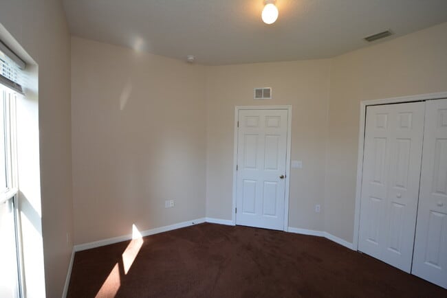 Building Photo - "Spacious 4-Bed Oasis in Palm Coast with 2...