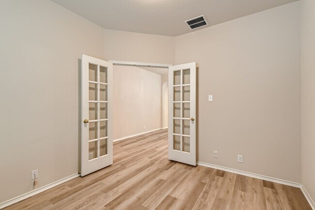 Building Photo - One-Story Beauty in Stone Oak