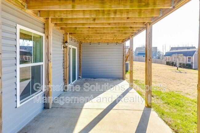 Building Photo - 2704 Orleans Dr