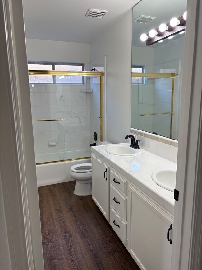 Building Photo - 697 Cromwell Ave