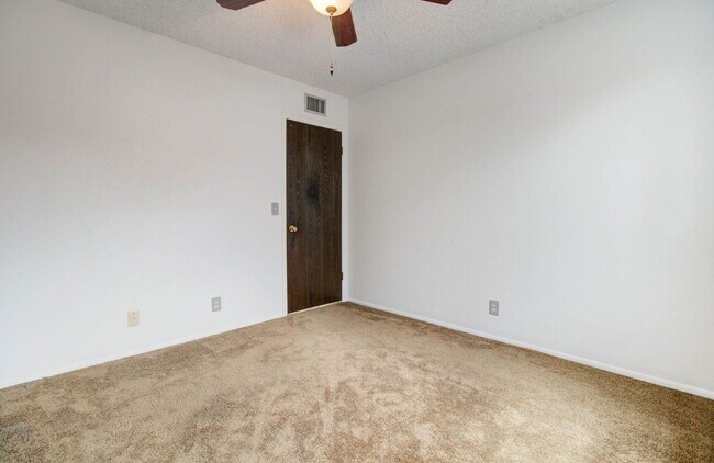 Building Photo - 154 E Juniper St