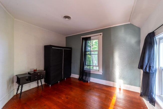 Building Photo - 66 Lyford St