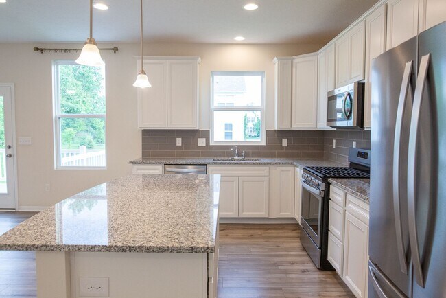 Building Photo - 2845 Beechwood Dr