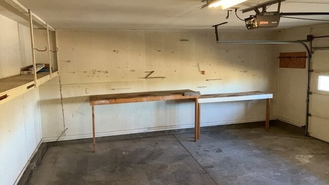 Building Photo - 970 W Alkaline Springs Rd