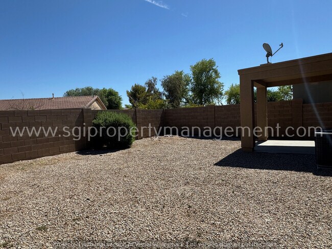 Building Photo - Beautiful split floorplan in a great neigh...