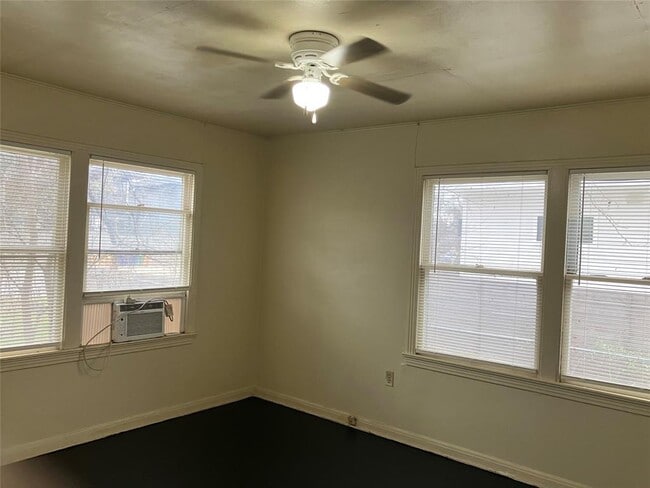 Building Photo - 611 Clifford Dr