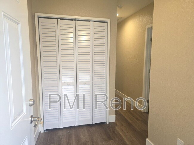 Building Photo - 452 Tracy Ln