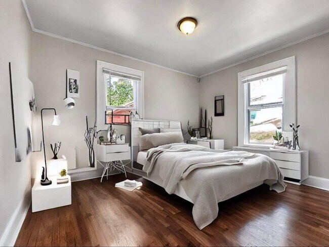 Building Photo - 2 bedroom 1 bath bungalow in the heart of ...