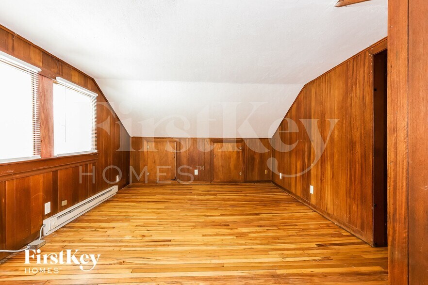 Building Photo - 2524 Golfview Dr