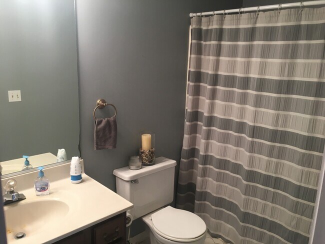 Building Photo - 3bed/2.5 bath condo in Herons Cove, Va Bea...