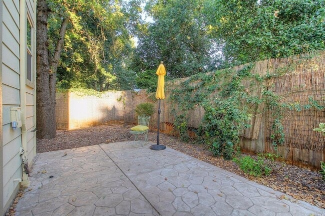 Building Photo - 1,812 Square Foot Two level 3 bedroom  2.5...