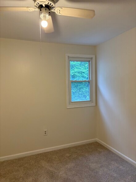 Building Photo - 14208 Greenview Dr