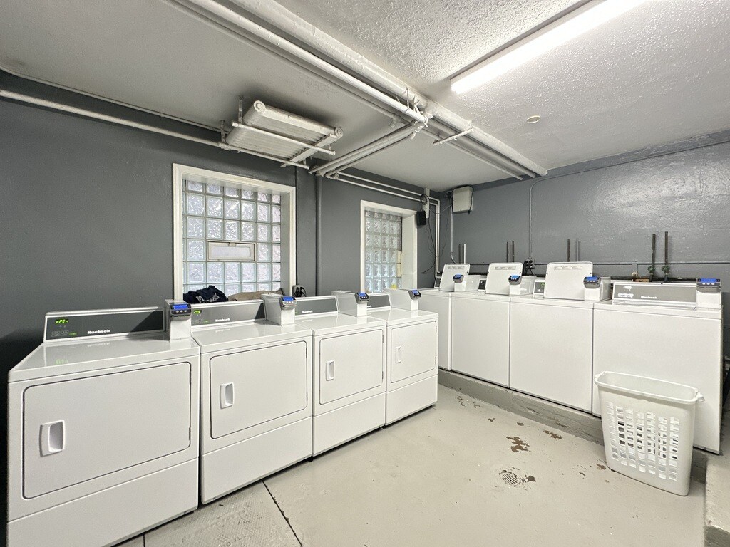 Building Photo - 3824 N Fremont