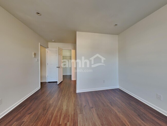 Building Photo - 3104 Gross Ave