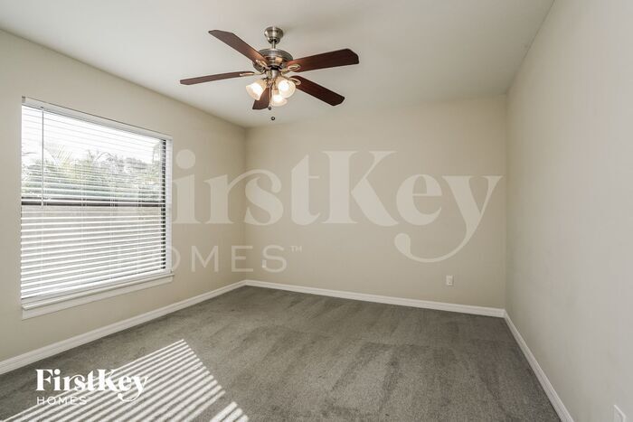 Building Photo - 18536 Spruce Dr W