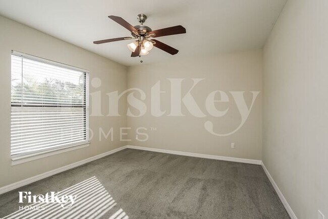 Building Photo - 18536 Spruce Dr W