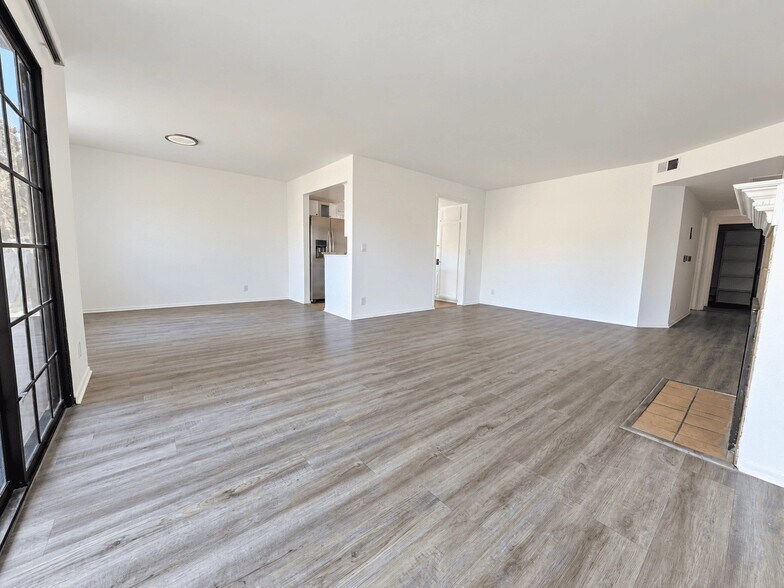 Building Photo - 4454 Coldwater Canyon Ave