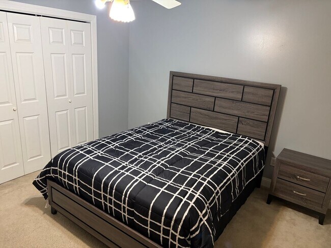 Building Photo - Spacious 5BR House in Oak City