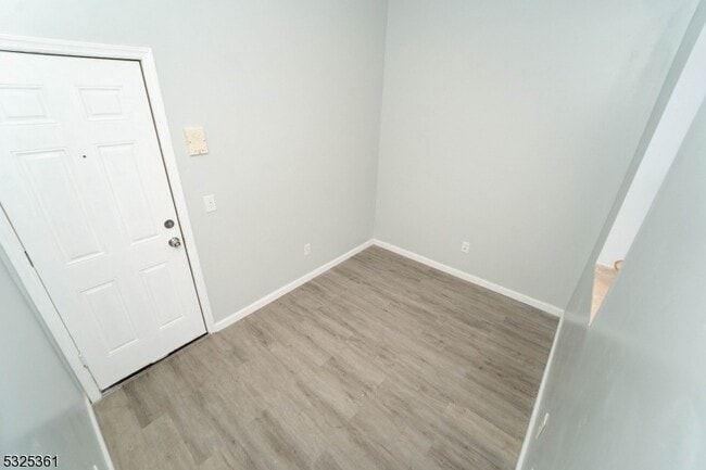 Building Photo - 331 Straight St