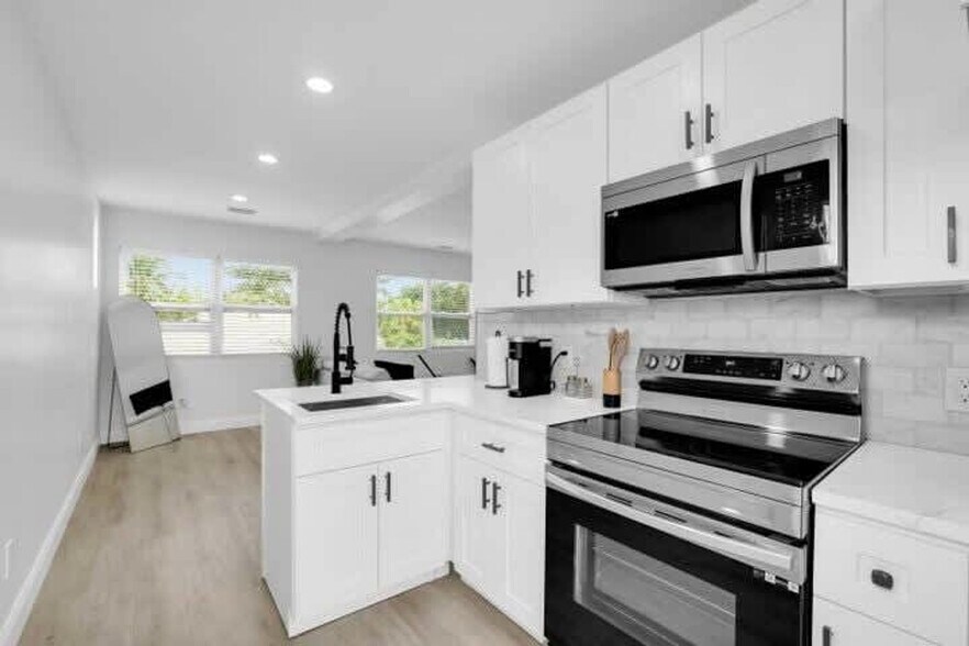 Building Photo - 4603 N Ocean Blvd