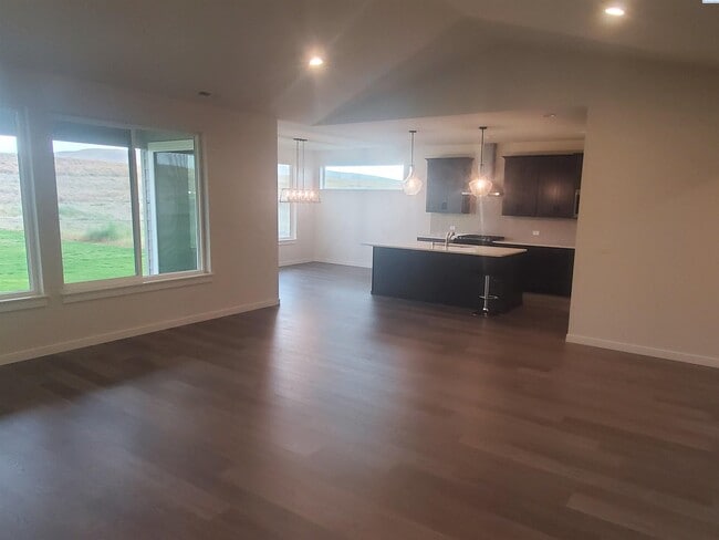 Building Photo - Brand New South Orchard Subdivision Rental