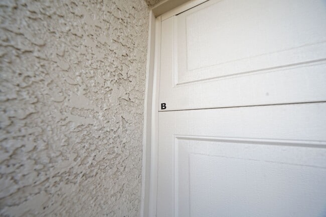 Building Photo - SHOWINGS AVAILABLE NOW