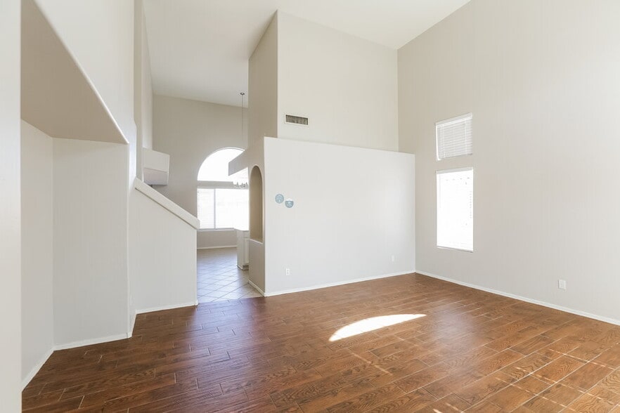 Building Photo - 11024 W Frier Dr