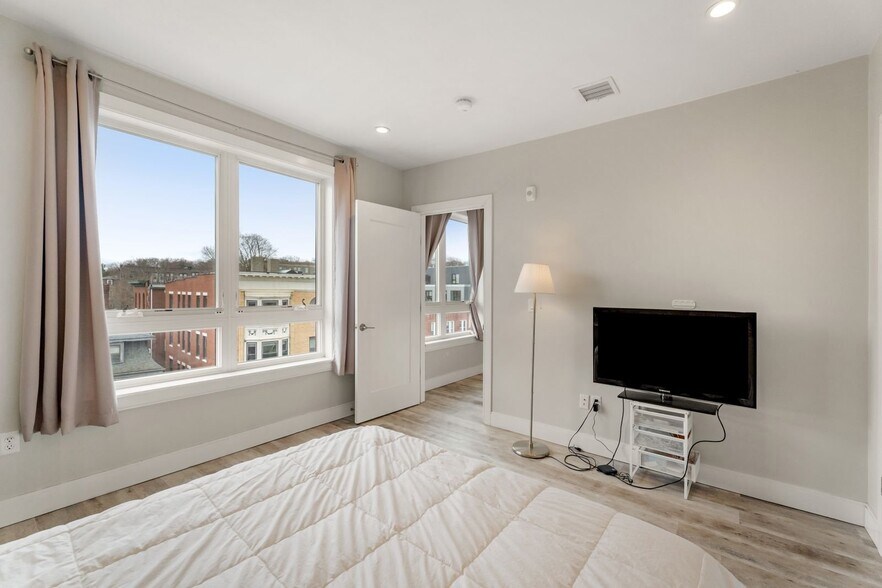 Building Photo - 1457 Tremont St