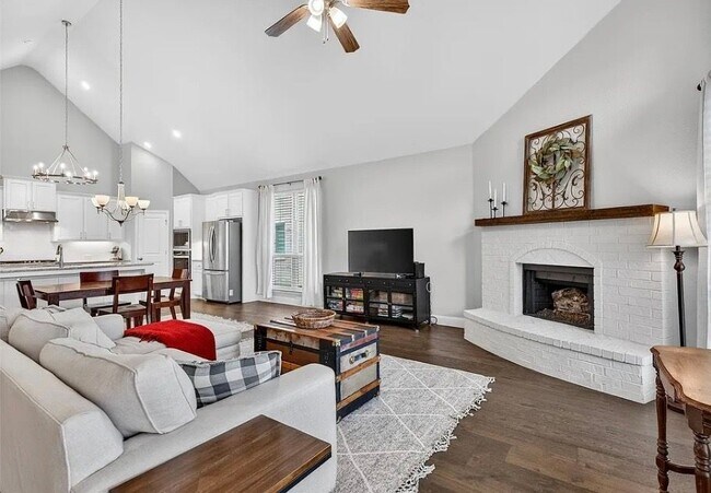 Building Photo - 14044 Falcon Ranch Dr