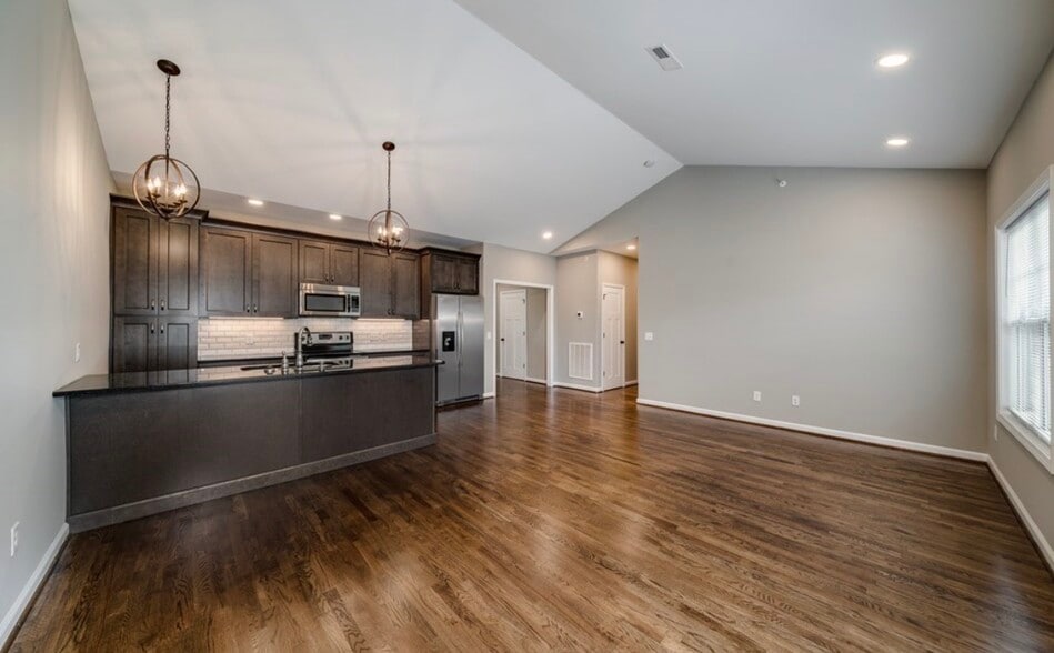 Building Photo - 121 Hudgens Ct