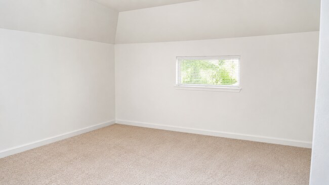 Building Photo - West Lebanon - 3 Bed, 3 Bath - House $3850  plus utilities