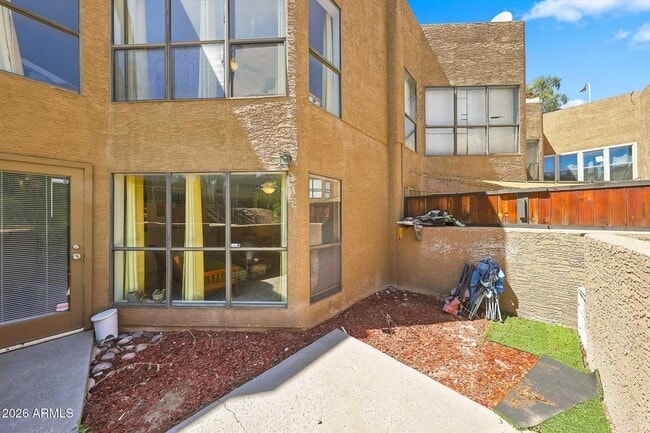 Building Photo - 3228 W Glendale Ave