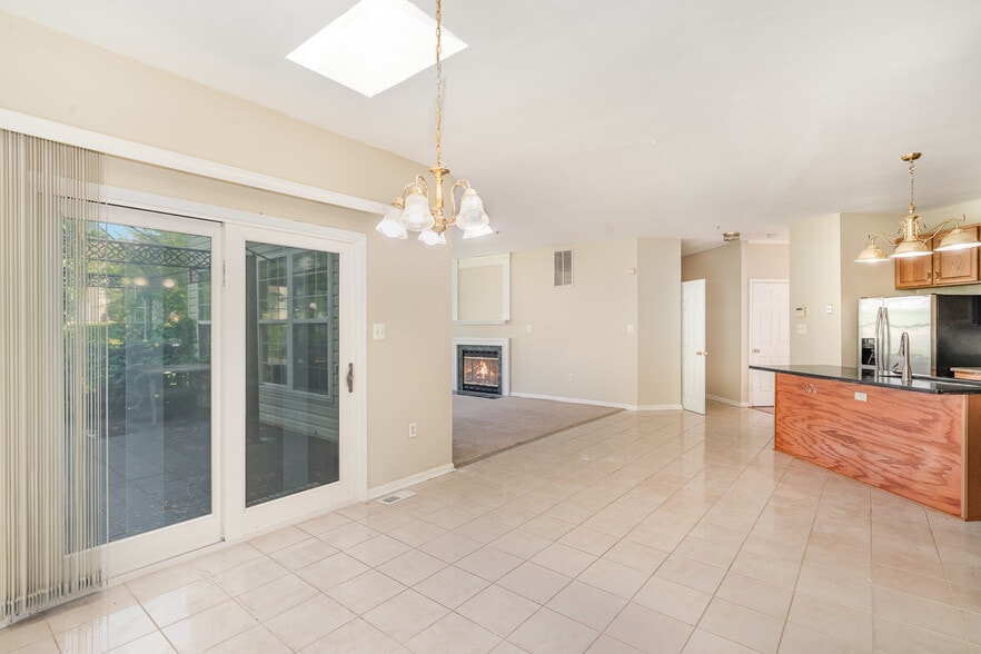 Building Photo - 200 Woodgreen Cir