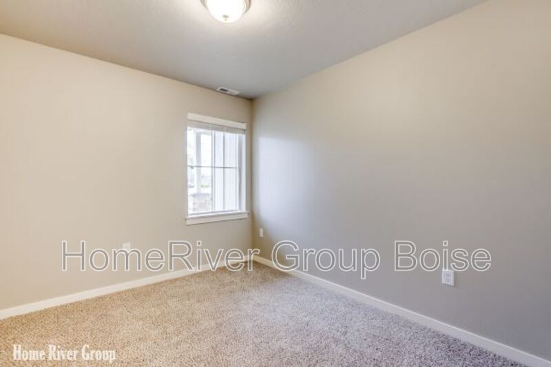 Building Photo - 182 S Trek Ln