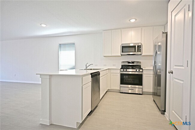 Building Photo - 1811 Lorena Wood