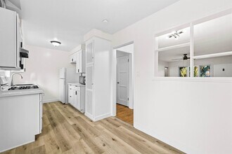 Building Photo - 2BR Coastal La Jolla Apartment | Steps to Windansea Beach