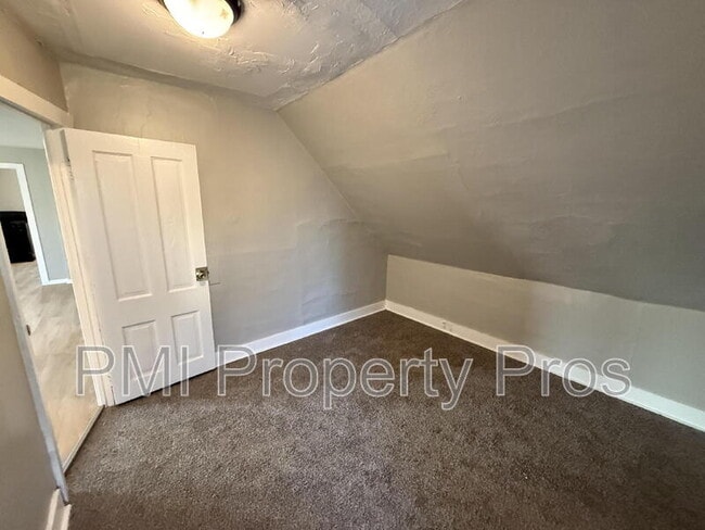 Building Photo - 3806 W Rohr Ave