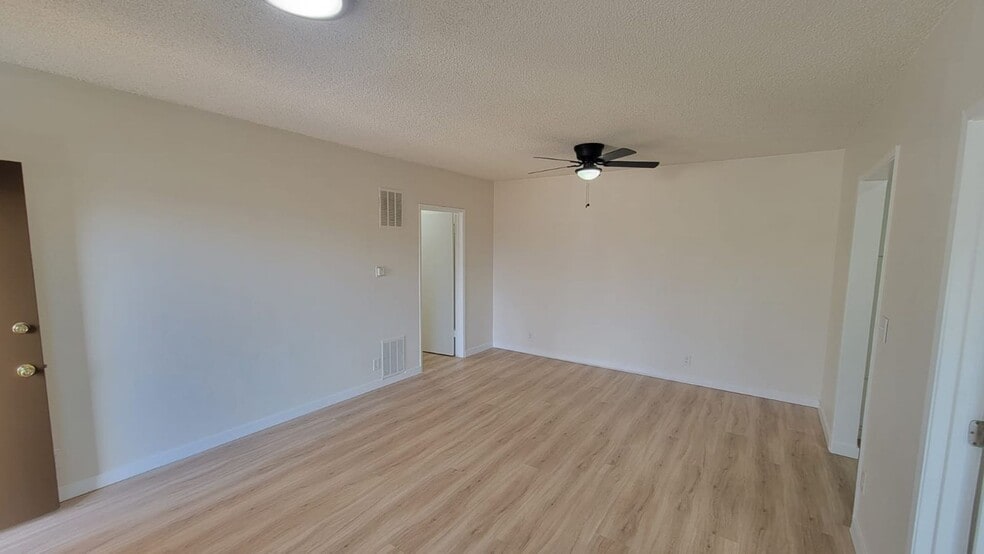 Building Photo - 13115 Oxnard St