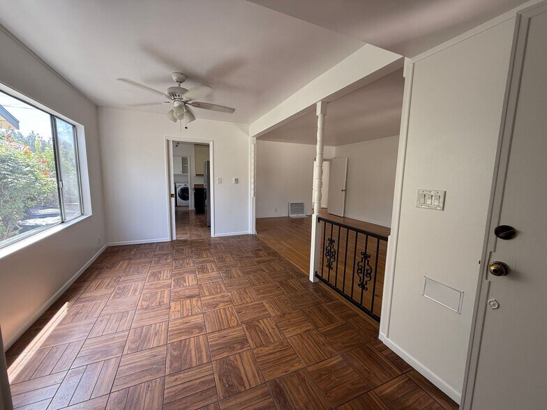 Building Photo - Stever Court-3 bed 2 bath in Culver City c...