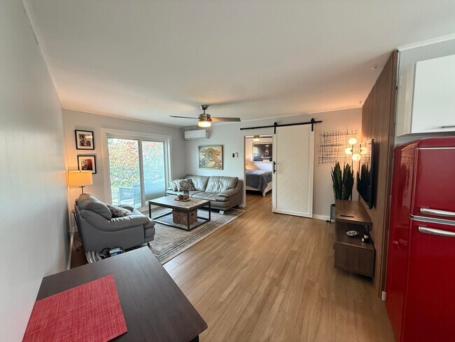 Building Photo - 203 Seacrest Ln