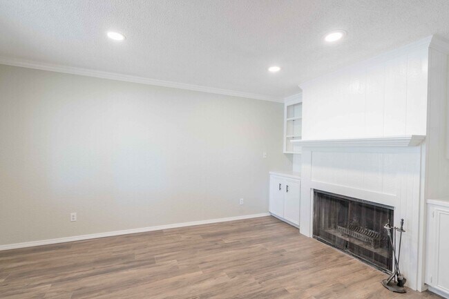 Building Photo - 3321 S Ash Ave