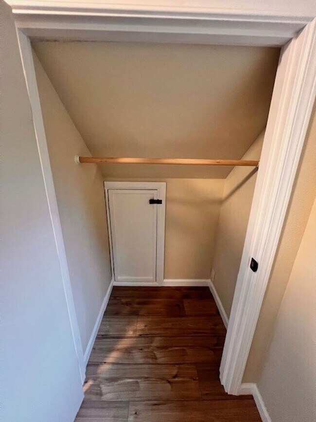 Building Photo - 2167