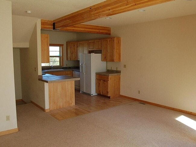 Building Photo - Granby Town House For Rent