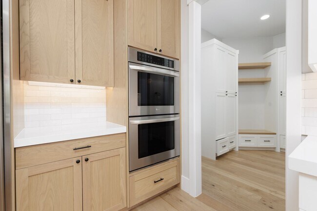 Building Photo - Gorgeous 5 bed | 3.5 bath |  Custom Home with RV Garage in Tonaquint!