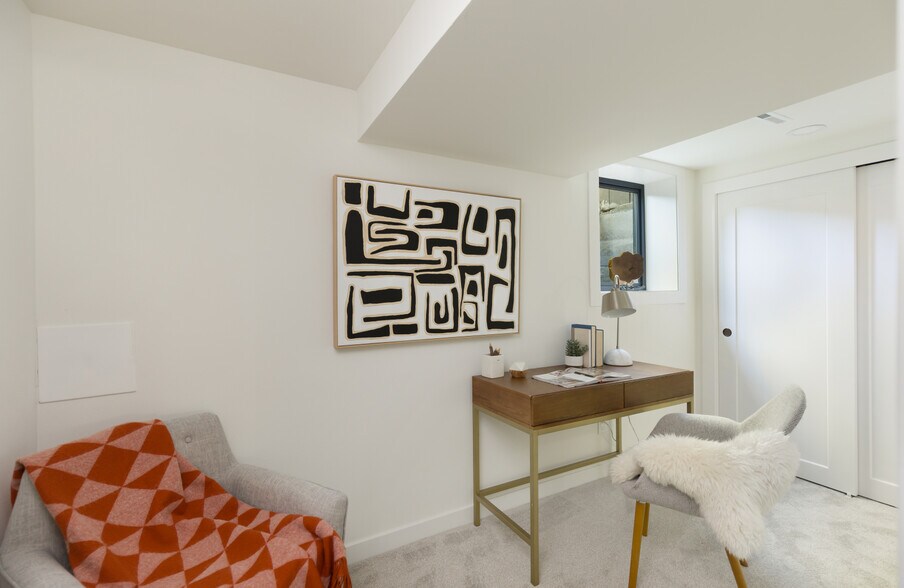 BR 4 - small office/flex/BR - 3430 39th Ave W