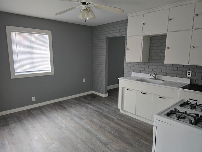 Building Photo - 204 Harrison St