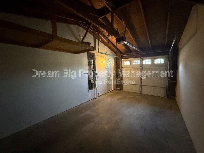 Building Photo - 2328 W Oakland Ave